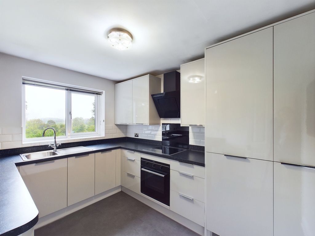 Property photo 2 of 14 Cam03162G0-Pr0098-Still012