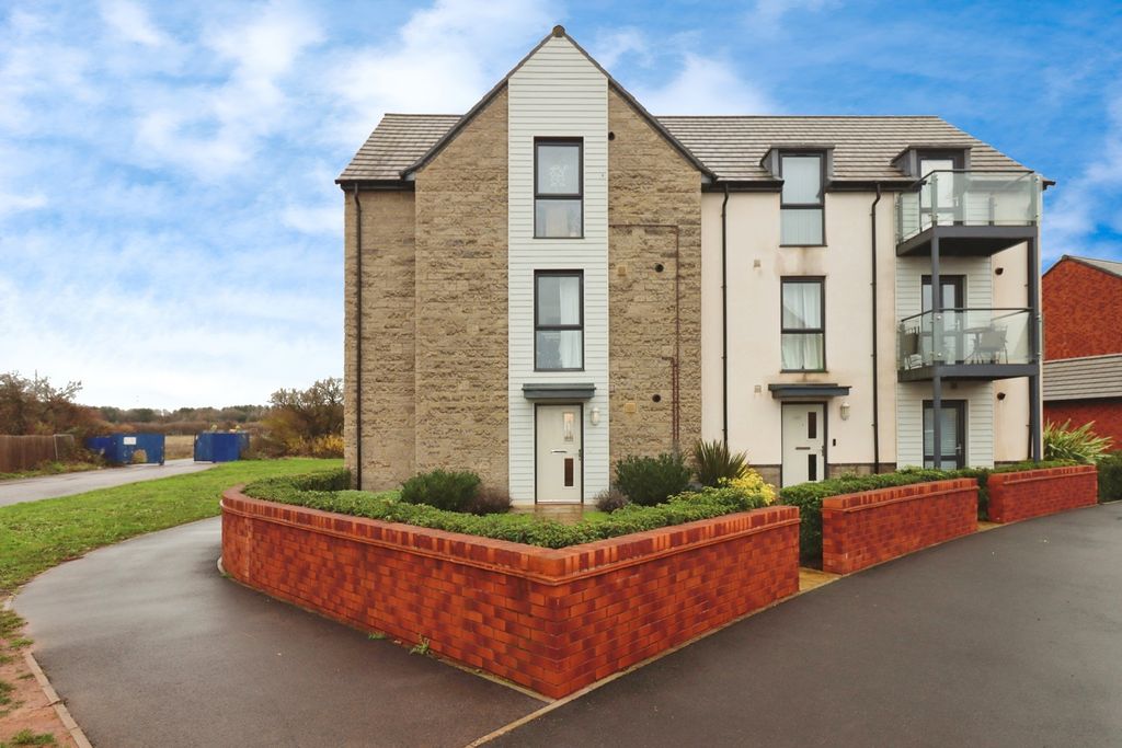 Property photo 1 of 20 Front