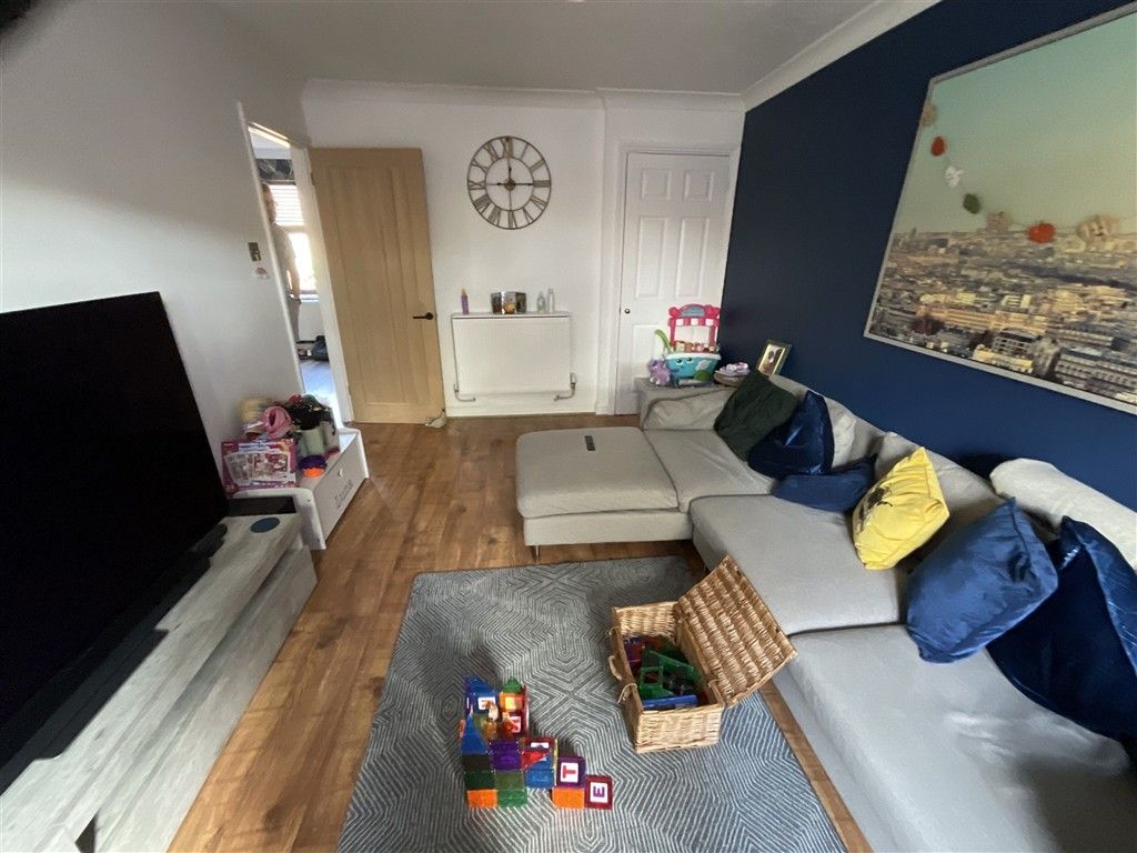 Property photo 2 of 8 Lounge