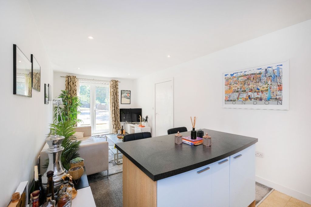 Property photo 3 of 14 4014964