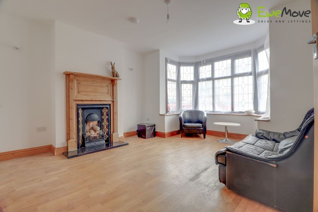 Property photo 1 of 12 At Elmwood Crescent By Ben Brind @ Ewemove Sales &