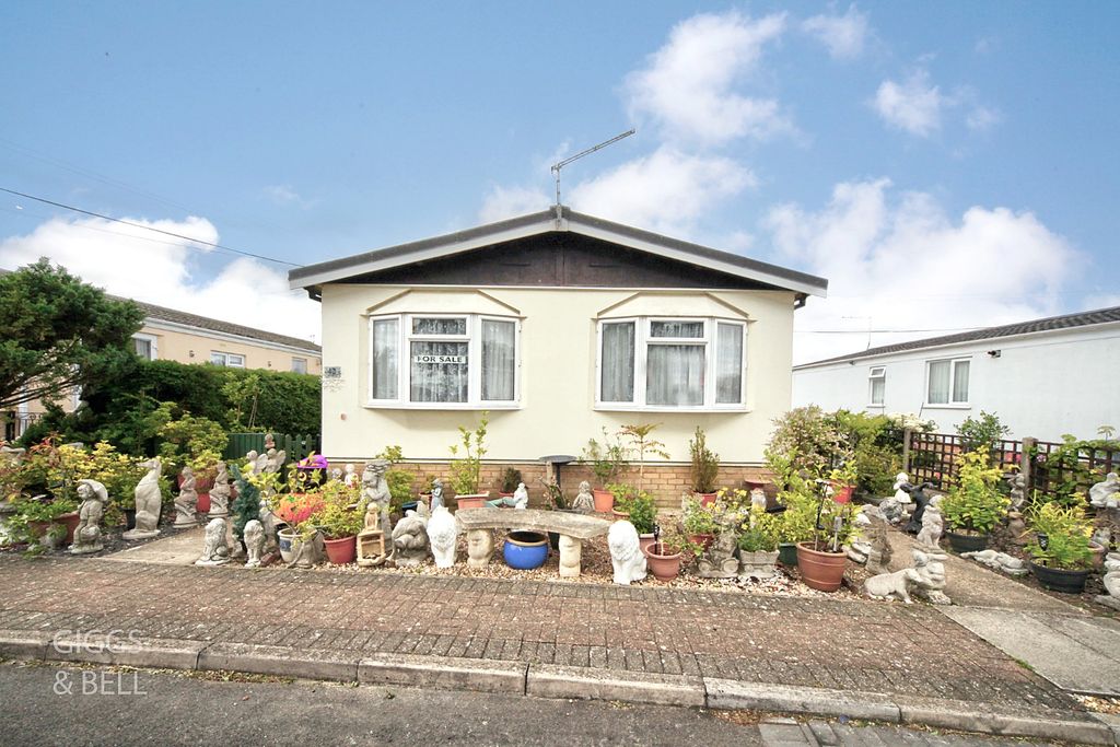 Property photo 2 of 15 4184141