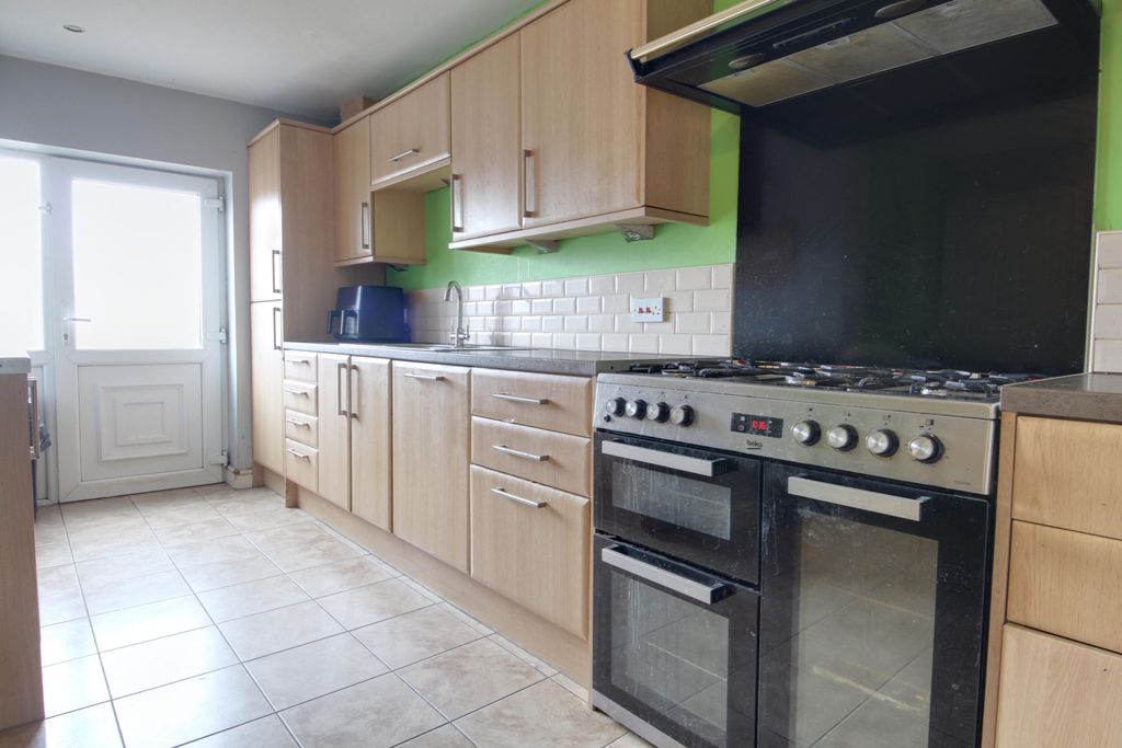 Property photo 2 of 14 Kitchen