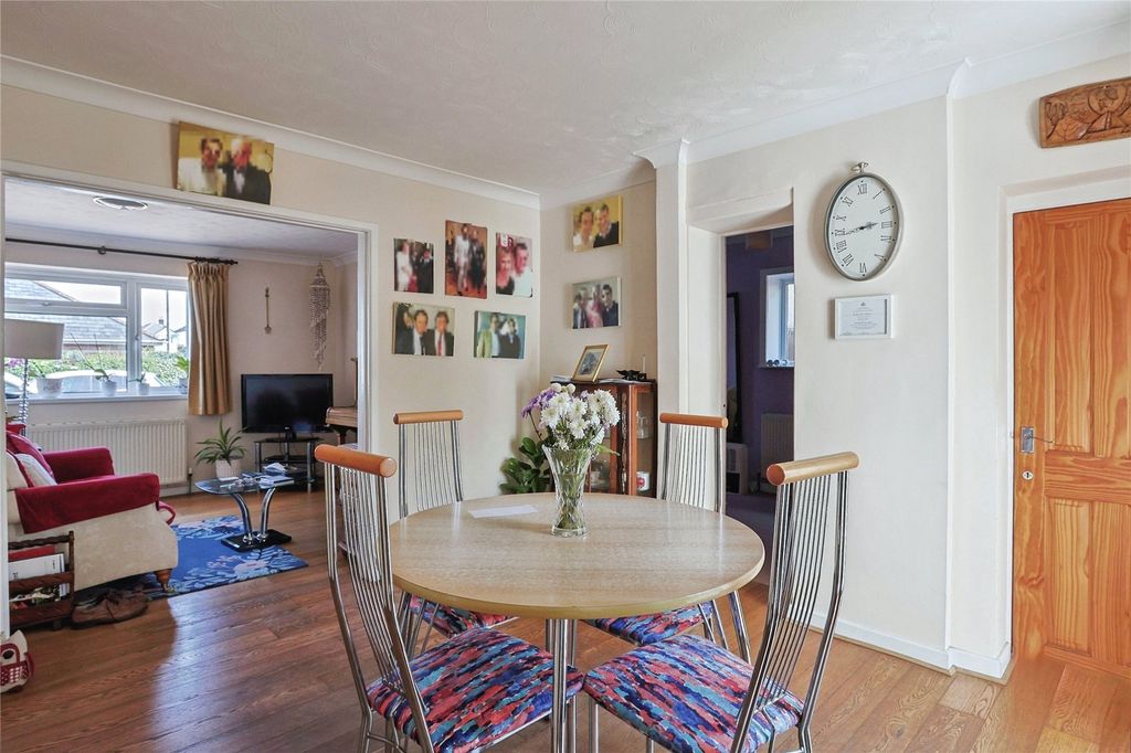 Property photo 3 of 17 Dining Area