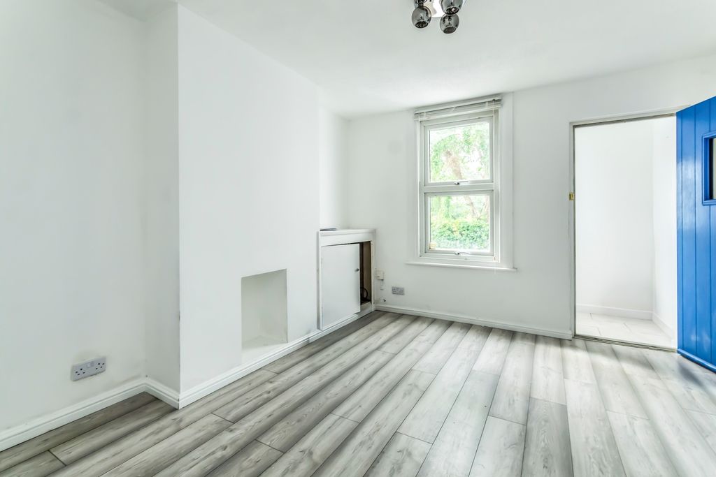 Property photo 3 of 9 8B84B554-3649-F11...