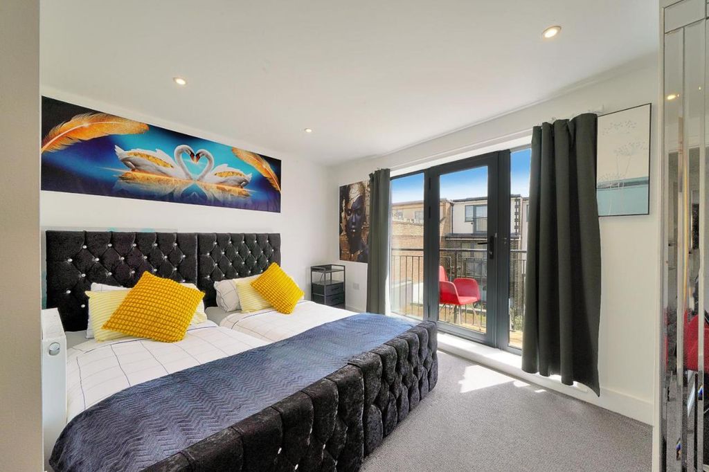 Property photo 2 of 8