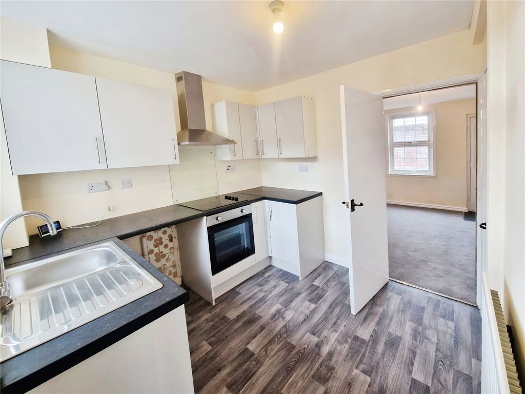 Property photo 3 of 7 Kitchen