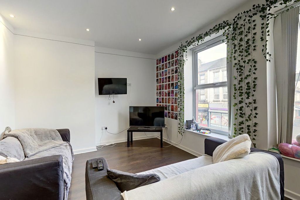 Property photo 1 of 32