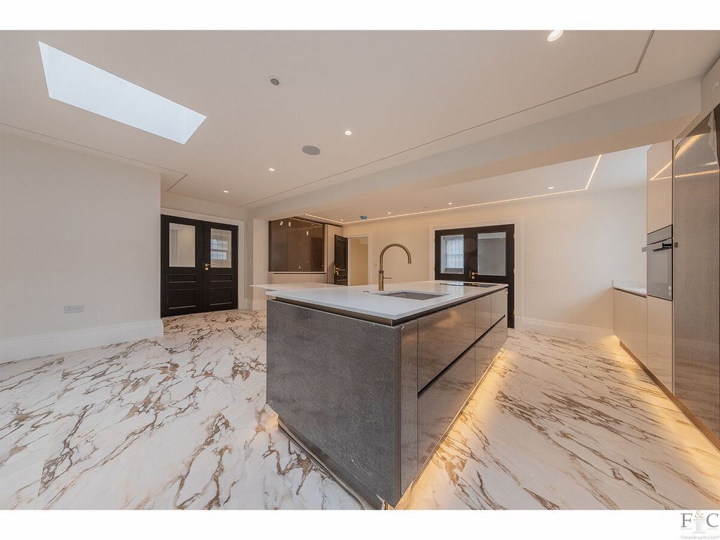 Additional image 8 of 6 bed detached house for saleStoughton Drive South, Leicester LE2