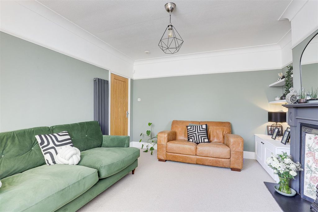 Property photo 3 of 36 9992.Jpg