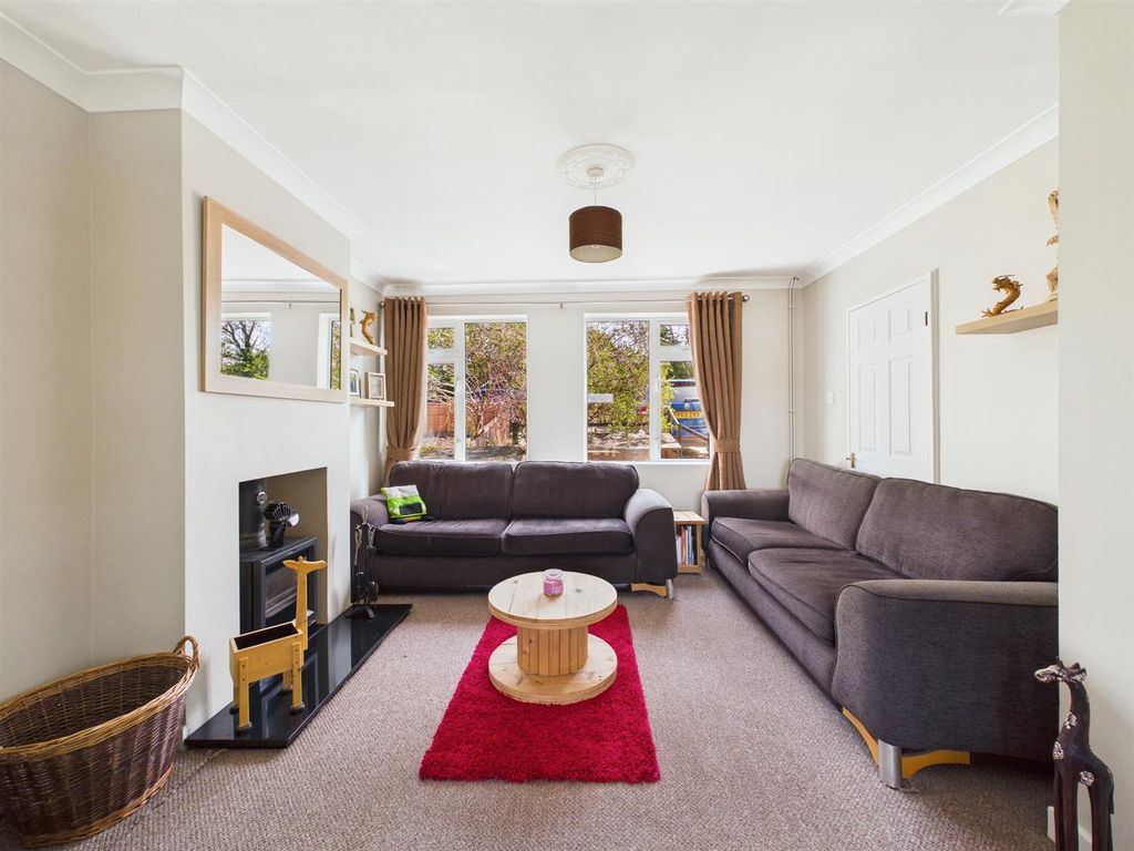 Property photo 3 of 9