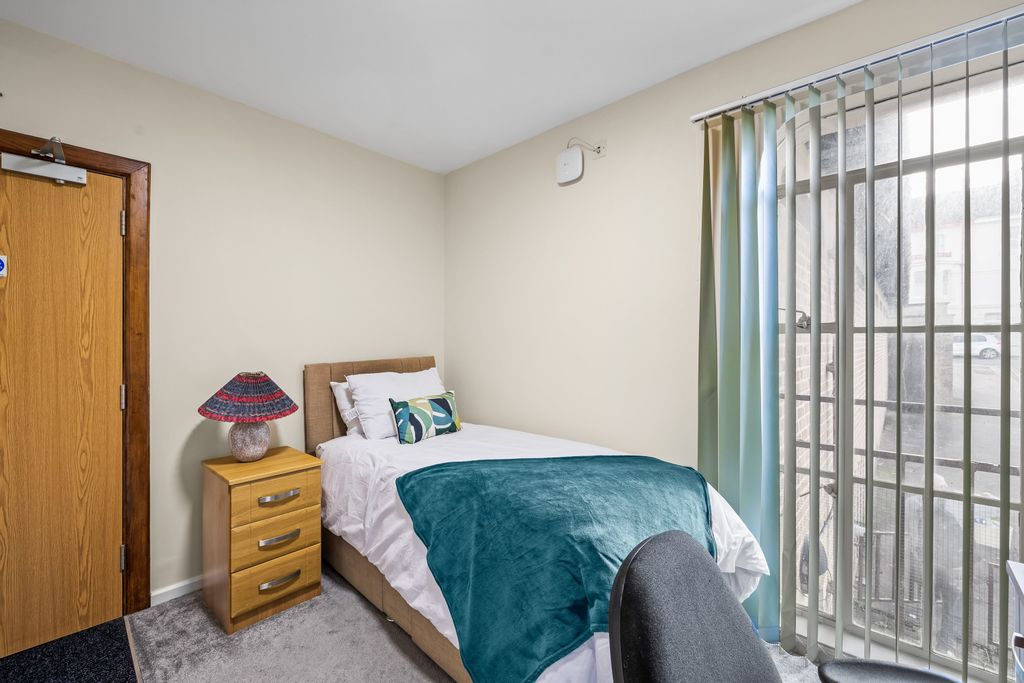 Property photo 1 of 9 0016