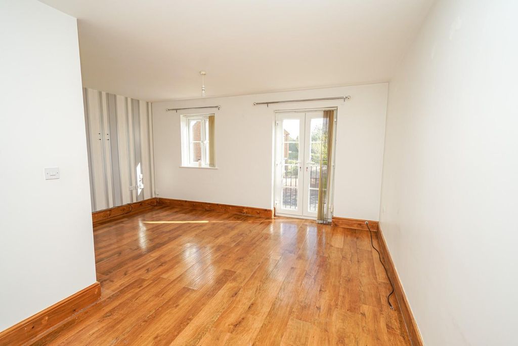 Property photo 2 of 22