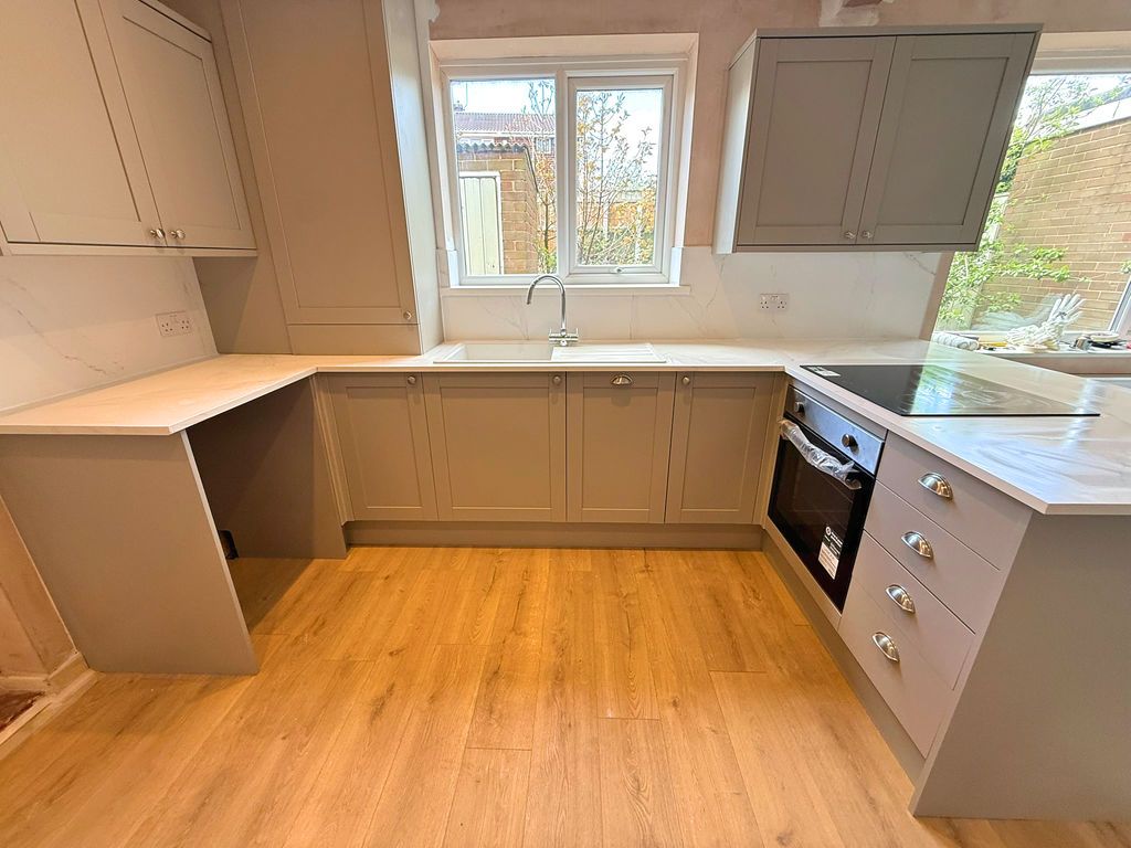 Property photo 2 of 7 Kitchen