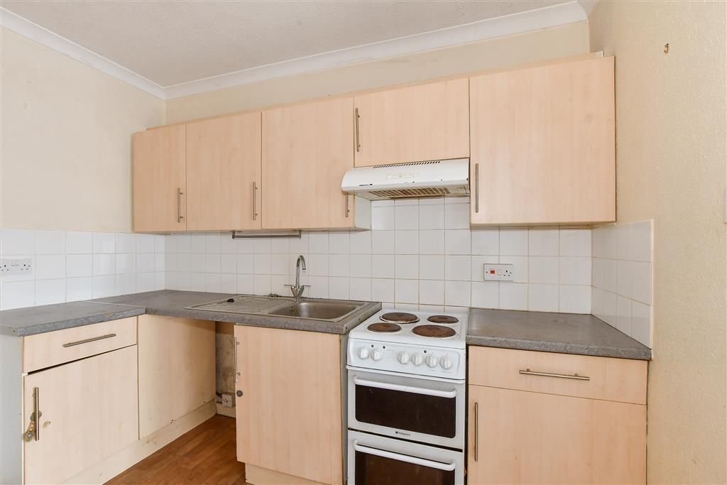 Property photo 2 of 6 Kitchen