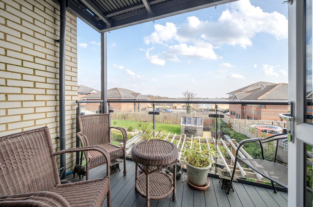 Property photo 1 of 12 1419849-12-699Da8...