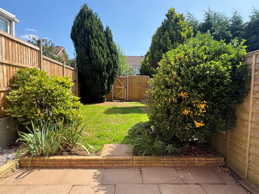 Property photo 2 of 11 Garden