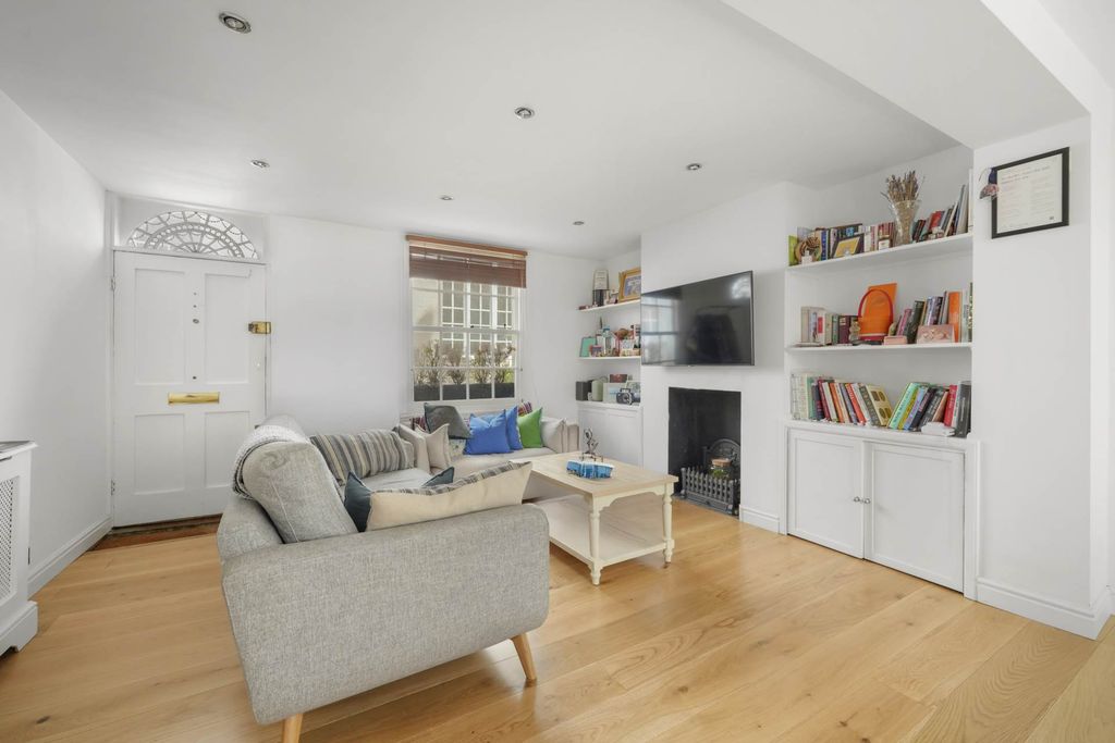 Property photo 1 of 11