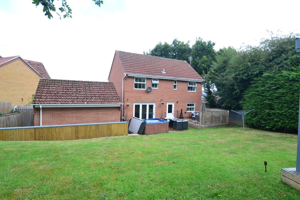 Property photo 3 of 32