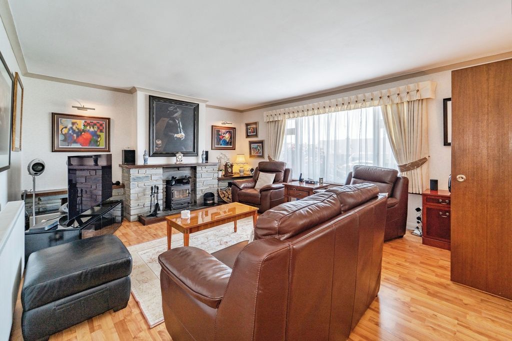 Property photo 2 of 27 Pbox-Img.Jpg