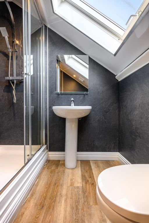 Property photo 1 of 6 20250905 23E Ridley Pl Bathroom-2