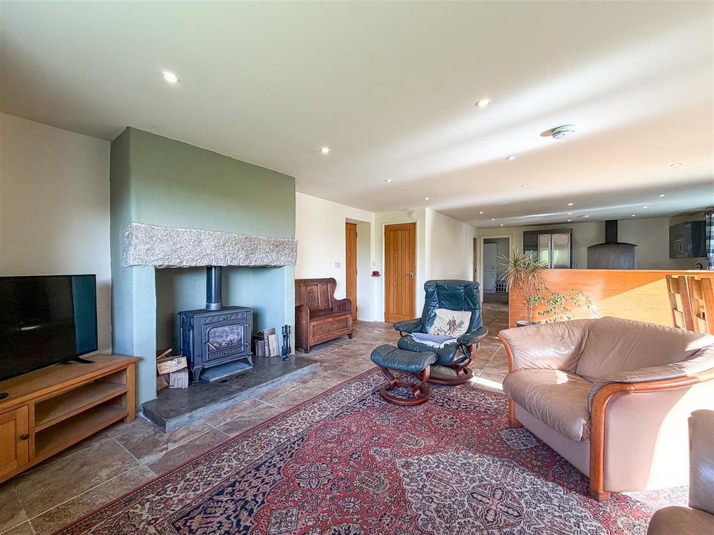 Property photo 2 of 22