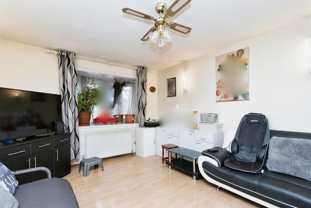 Property photo 3 of 16
