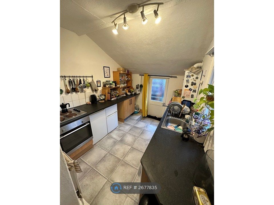 Property photo 3 of 17 Kitchen