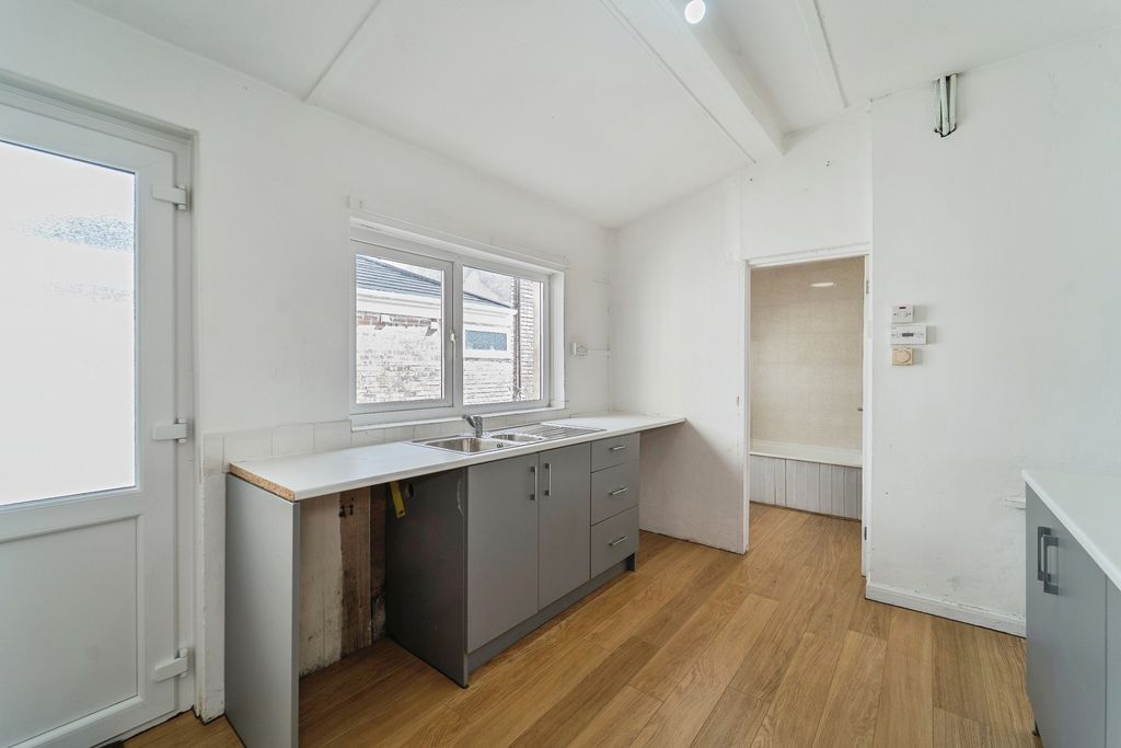 Property photo 3 of 20 Pbox-Img.Jpg
