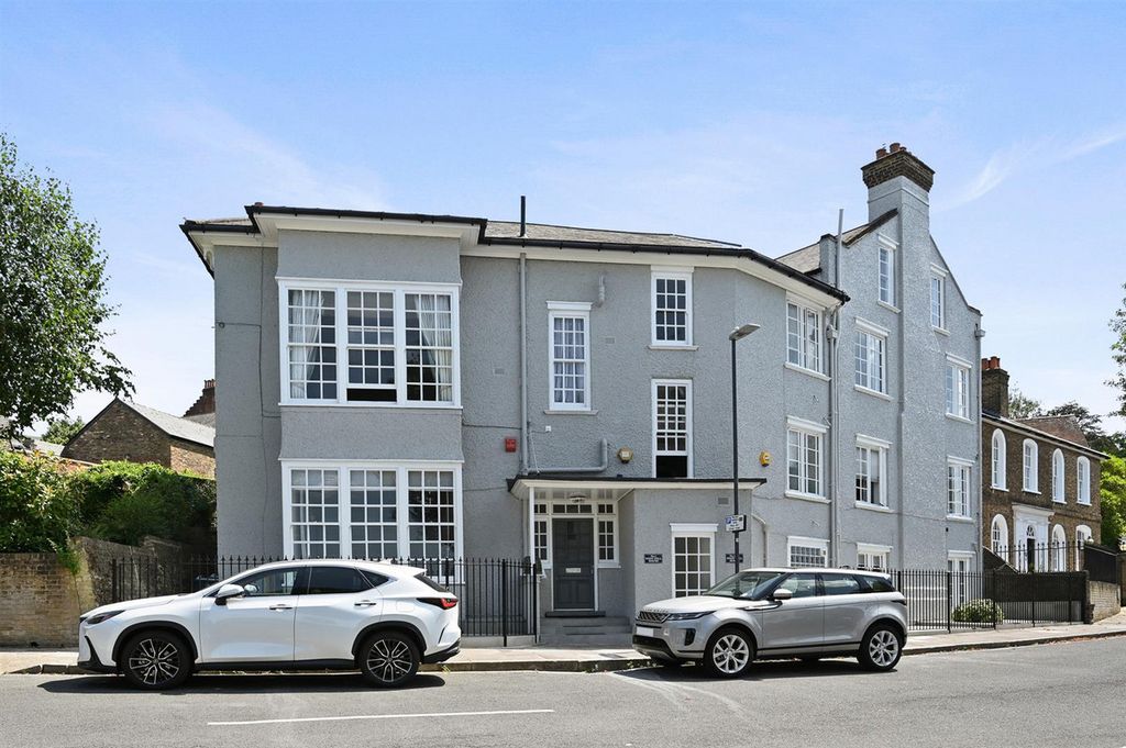 Property photo 2 of 32