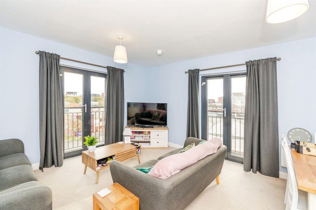 Property photo 2 of 17