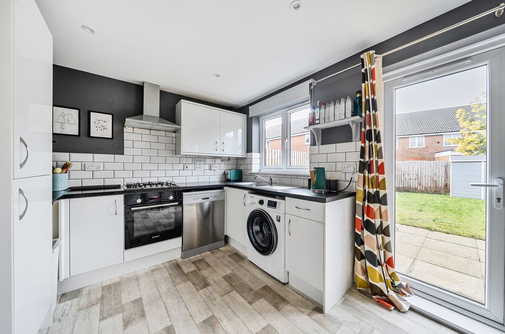 Property photo 3 of 13 1407375-28-6980c3...