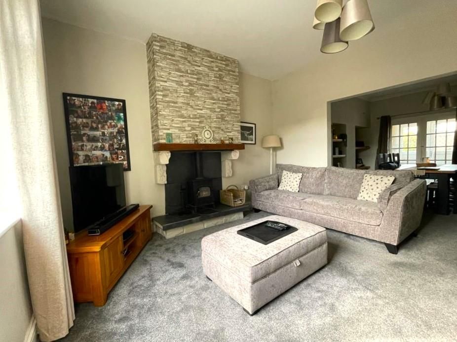 Property photo 3 of 18 Lounge