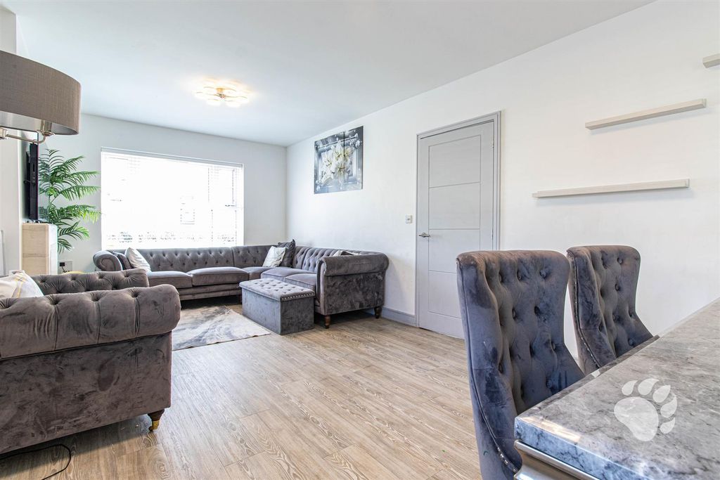 Property photo 3 of 25 Lounge