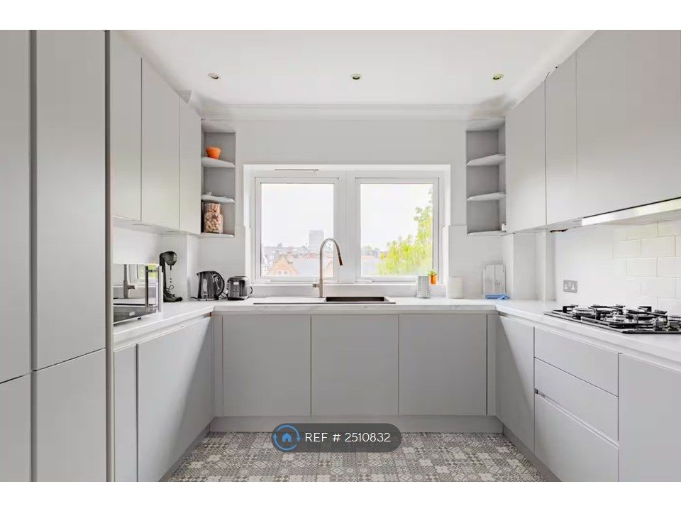 Property photo 3 of 11 Kitchen