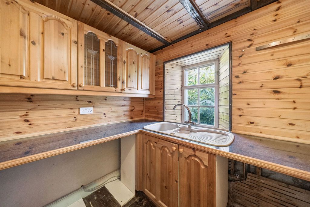 Property photo 3 of 33