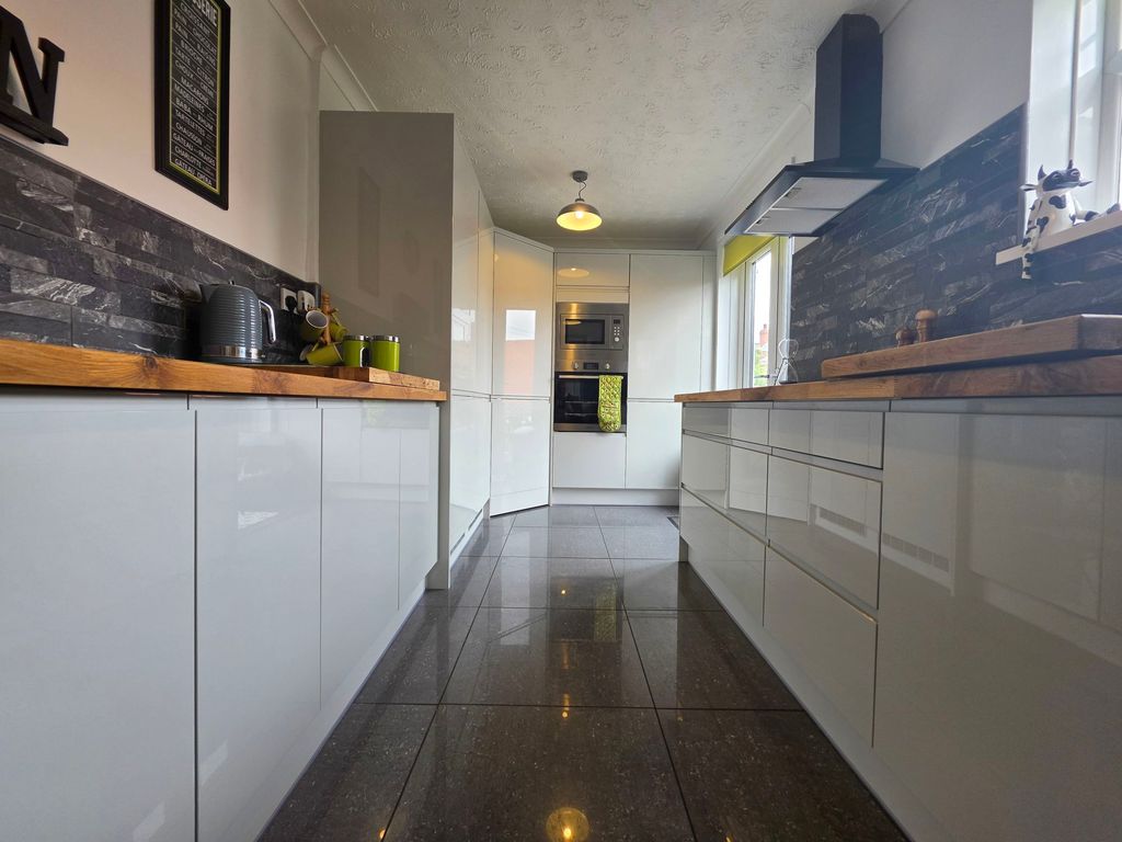 Property photo 3 of 24