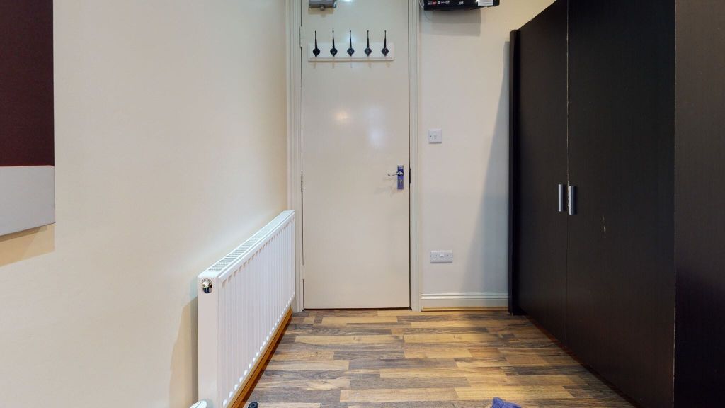 Property photo 3 of 11 Bedroom