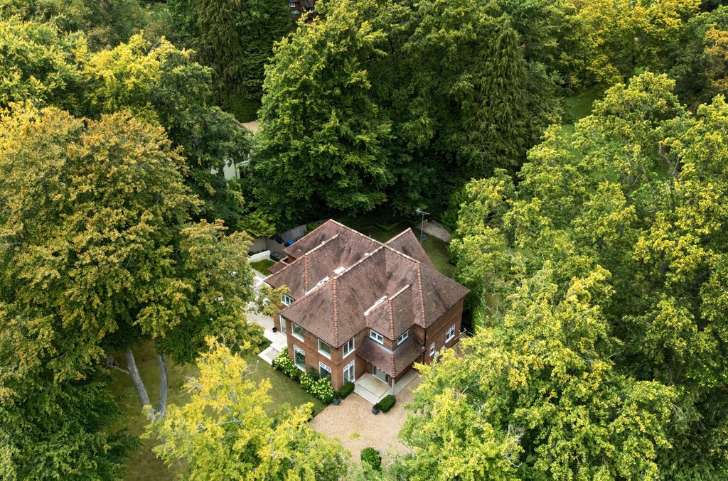 Property photo 1 of 23 1353926-1-68cc39E...