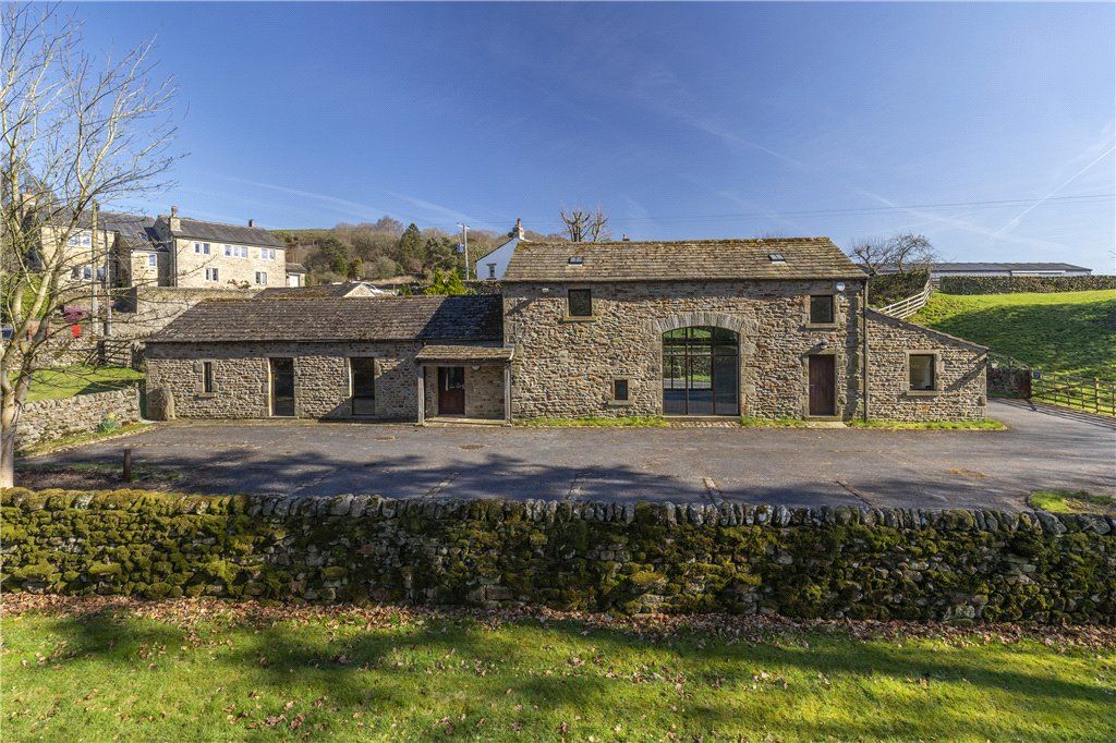 Property photo 2 of 19 Main Frontage