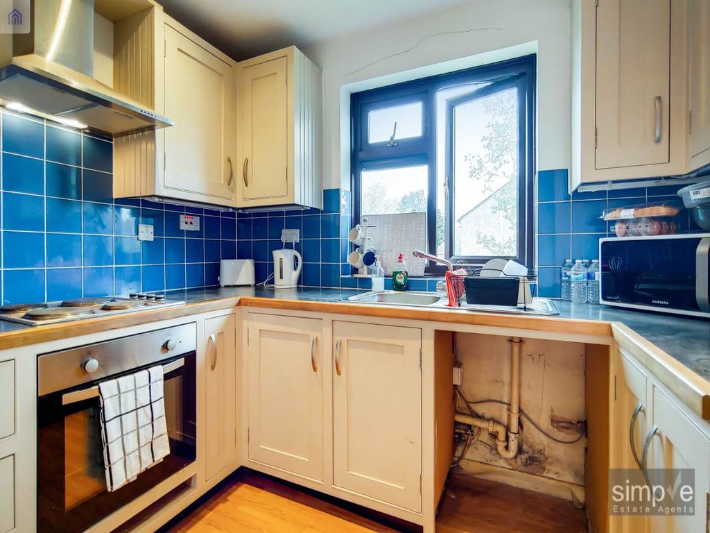 Property photo 2 of 11 3_Kitchen-0