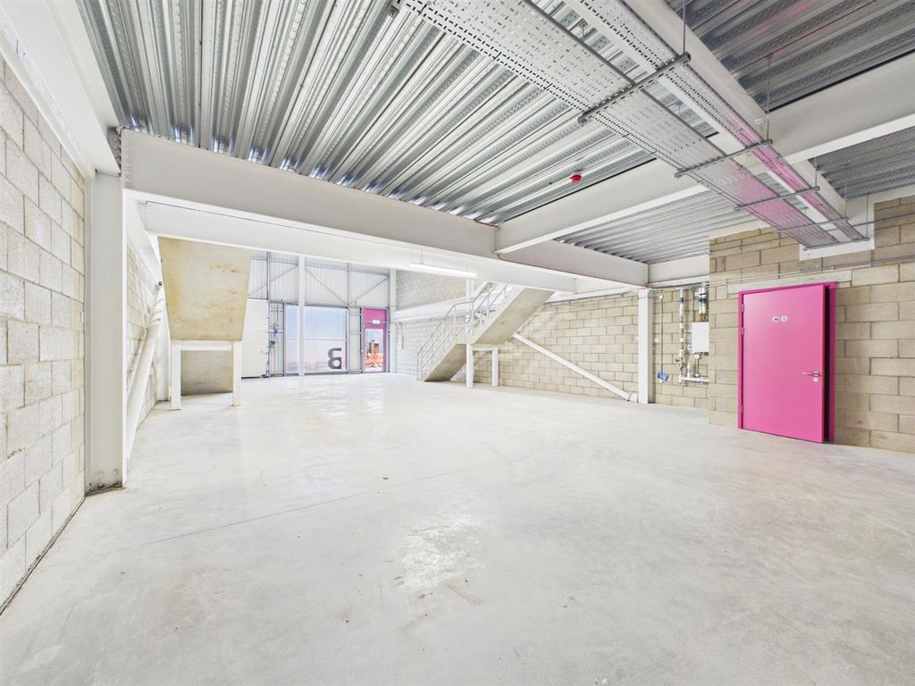 Property photo 2 of 8 Cam04237G0-Pr0292-Still002.Jpg