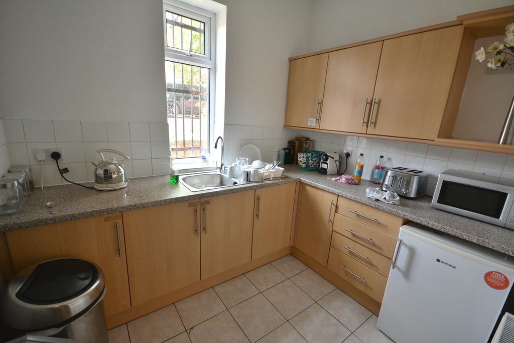 Property photo 3 of 10 Communal Kitchen