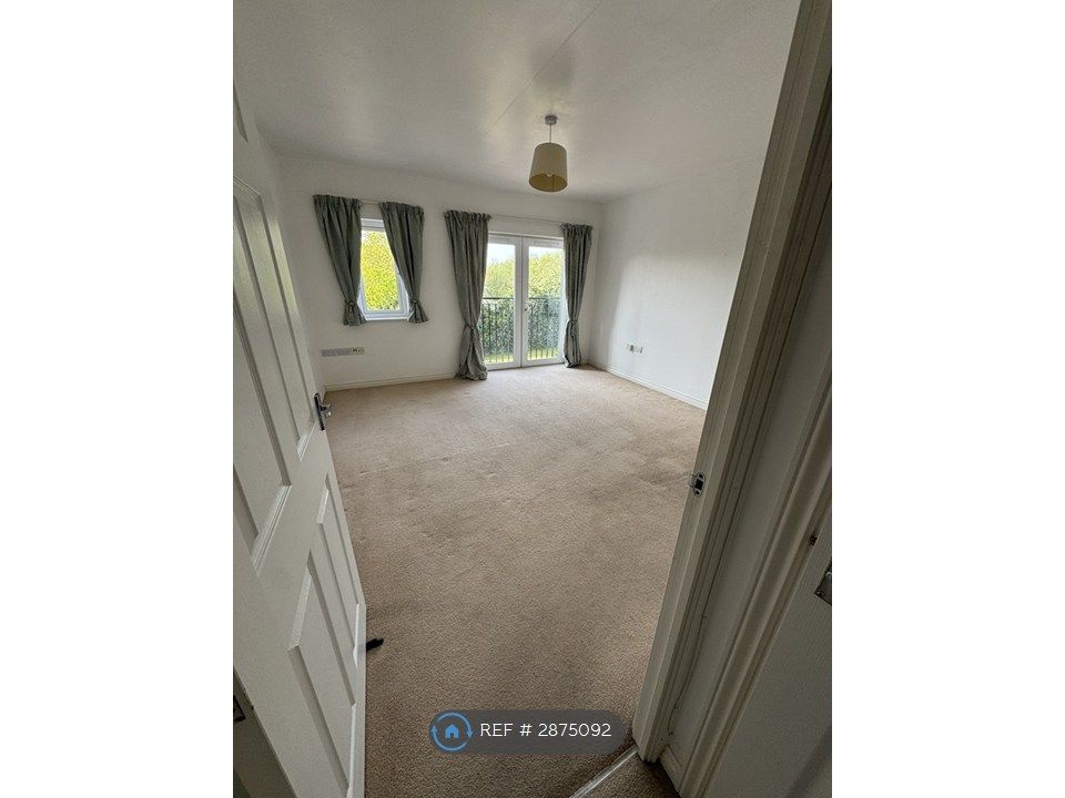 Property photo 2 of 11 Living Room