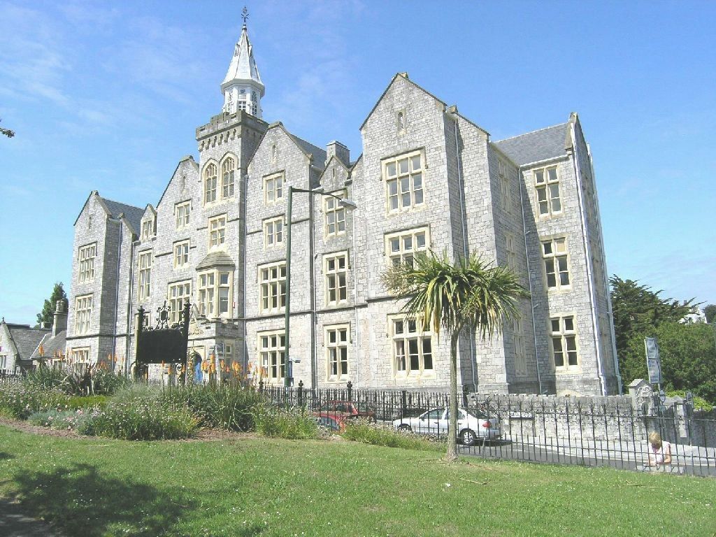Property photo 1 of 9 Building