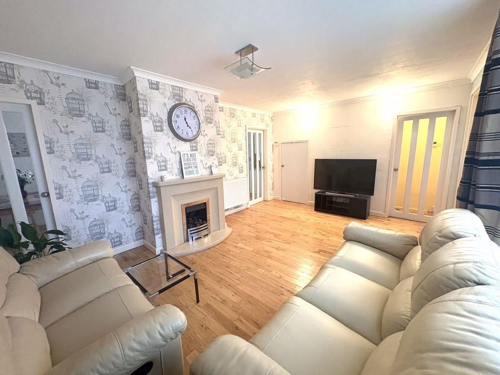 Property photo 3 of 11 Lounge 1   Sk.Jpg