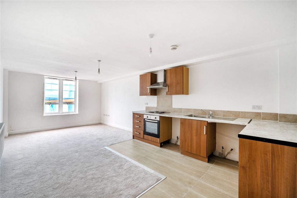 Property photo 2 of 13 Kitchen Reception