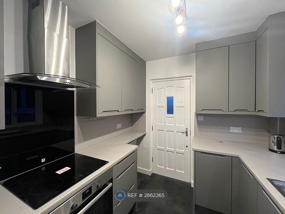 Property photo 2 of 9 Kitchen