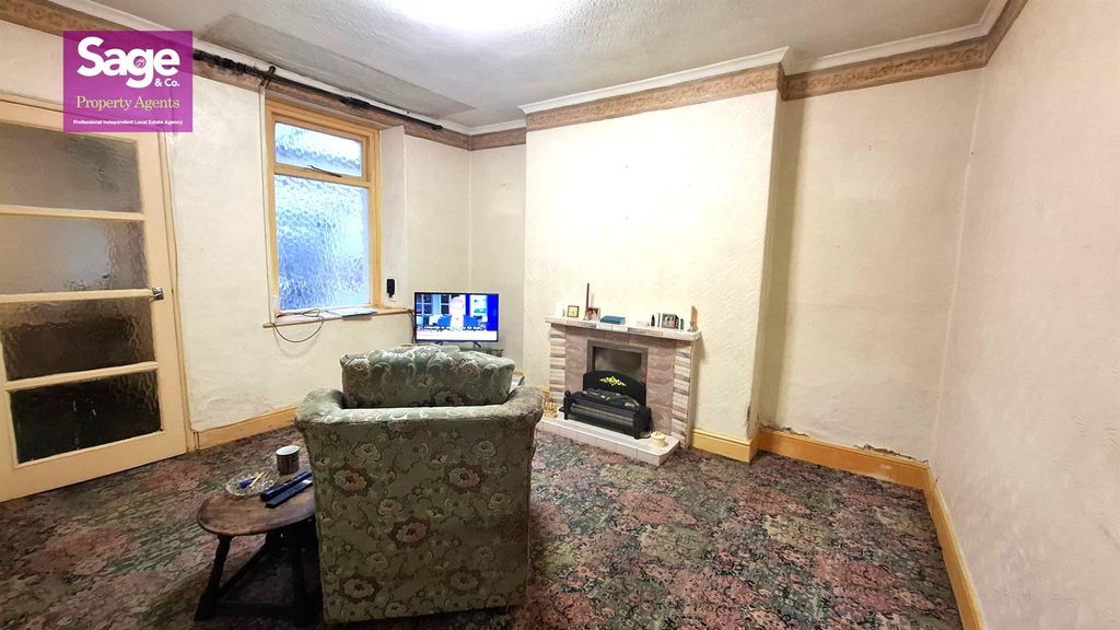 Property photo 3 of 24