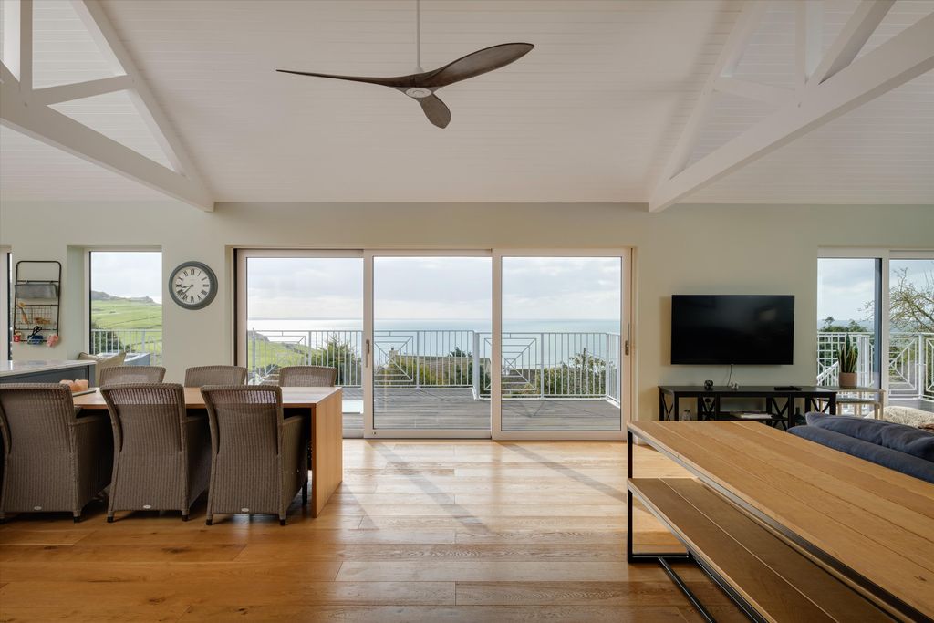 Property photo 3 of 24 Image